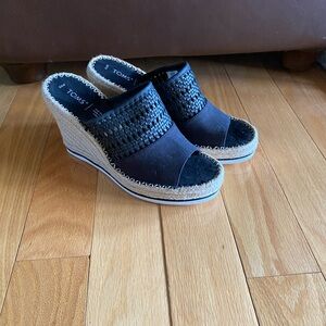 TOMS Black and Tan Woven Wedges